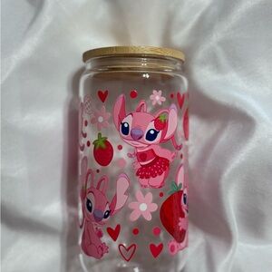 Angel w strawberry cup